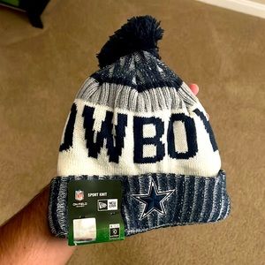 Cowboys NFL Christmas winter Beanie brand new with tags brand : New Era